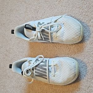 W 7.5 White Nike Sneakers